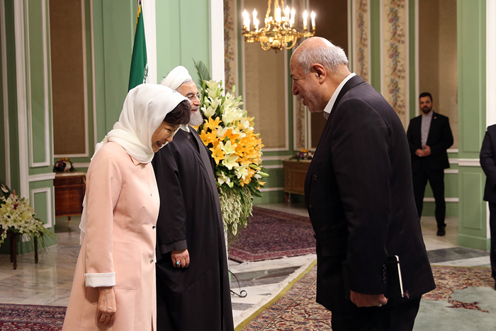 (تصاویر) استقبال روحانی از رئیس جمهور کره