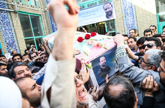 پیکر شهید اکبری، محافظ رهبر انقلاب تشییع شد
