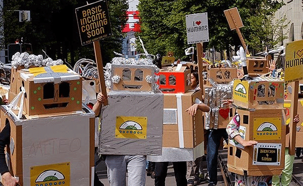 (تصویر) تظاهرات جالب ربات ها در سوییس!