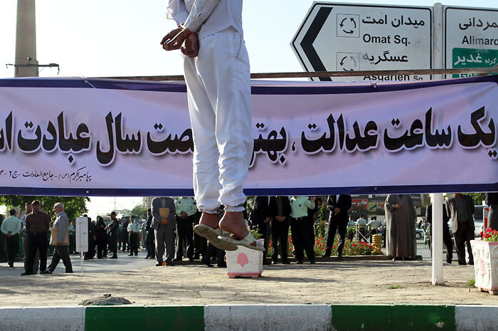 (تصاویر) اعدام قاتل طلافروش در مشهد