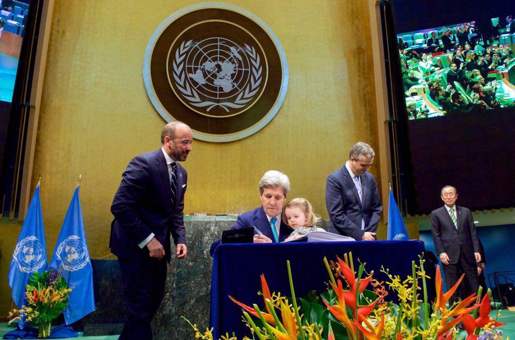 (تصویر) جان کری و نوه اش در سازمان ملل