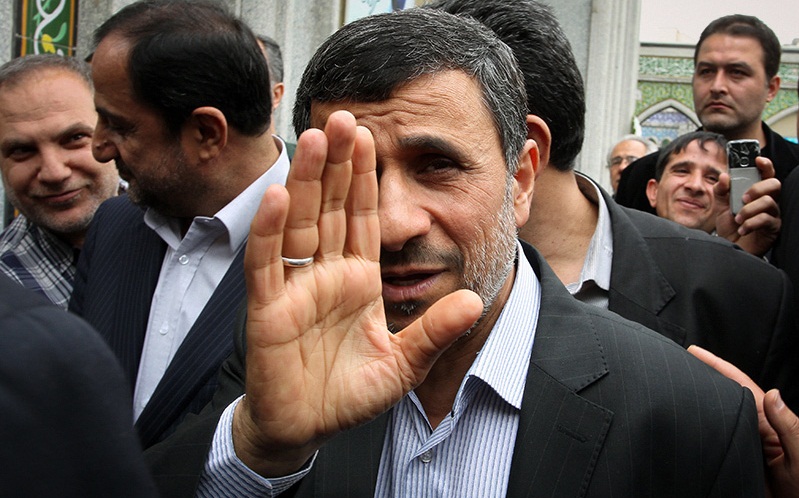 اشتباه را احمدی نژاد انجام داد، روحانی باید پاسخگو باشد!