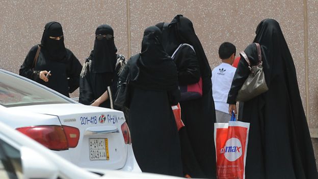 جنجال توئیتری؛ زنان عربستانی خدمتکار شوند؟