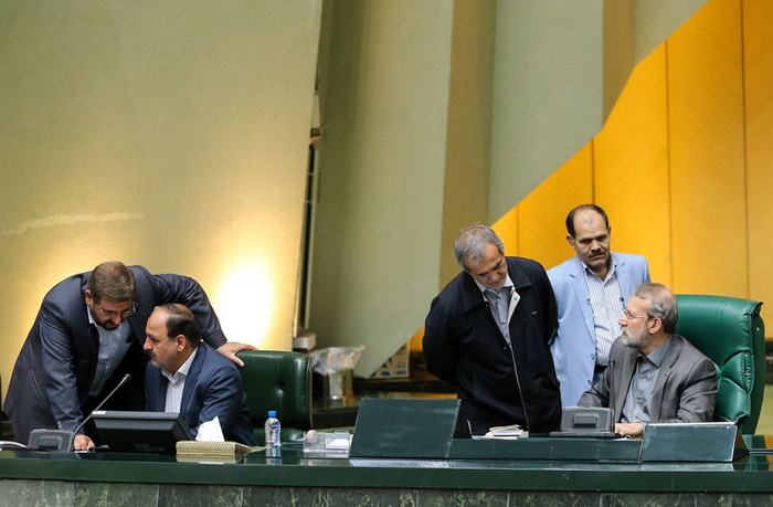 (تصاویر) پزشکیان بر صندلی ریاست مجلس