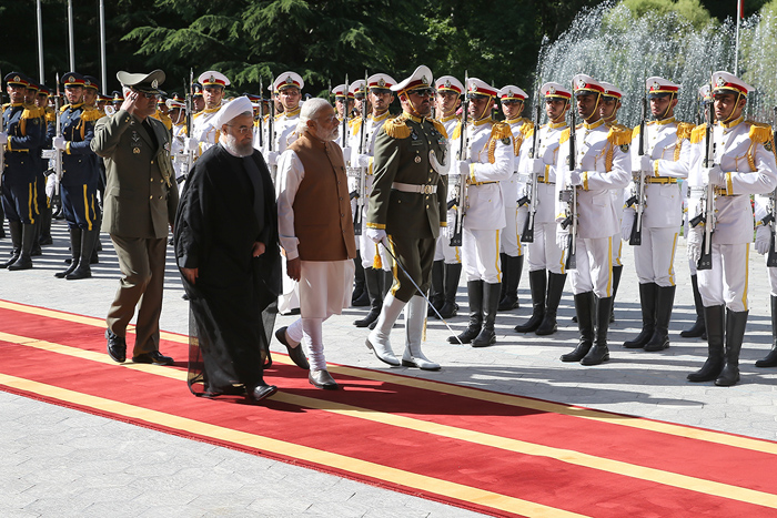 (تصاویر) استقبال روحانی از نخست وزیر هند