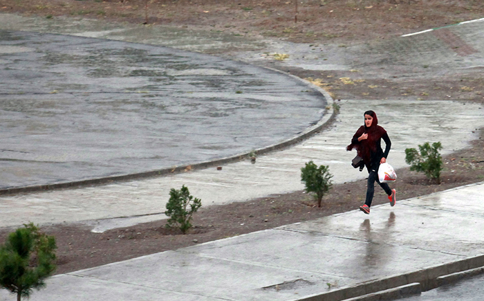(تصاویر) بارش تگرگ تبریز را غافلگیر کرد
