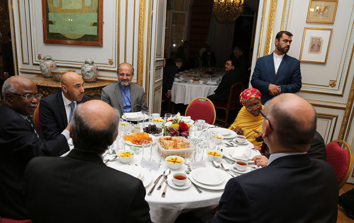 (تصاویر) ضیافت افطار ظریف با مقامات فرانسوی