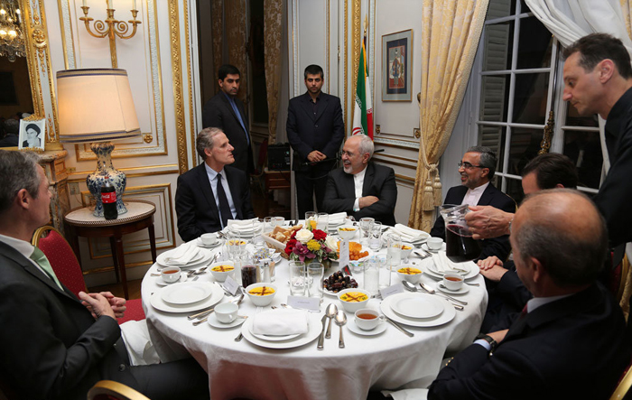 (تصاویر) ضیافت افطار ظریف با مقامات فرانسوی