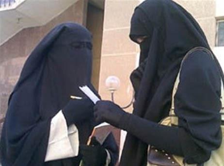 (تصاویر)پوشش متفاوت زنان دربار آل‌سعود و جامعه عربستان