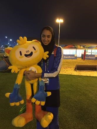 تصویری از کیمیا علیزاده و عروسکش در دهکده المپیک
