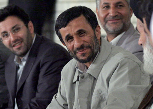 احمدی نژاد به نیمکت اصولگرایی باز می گردد؟