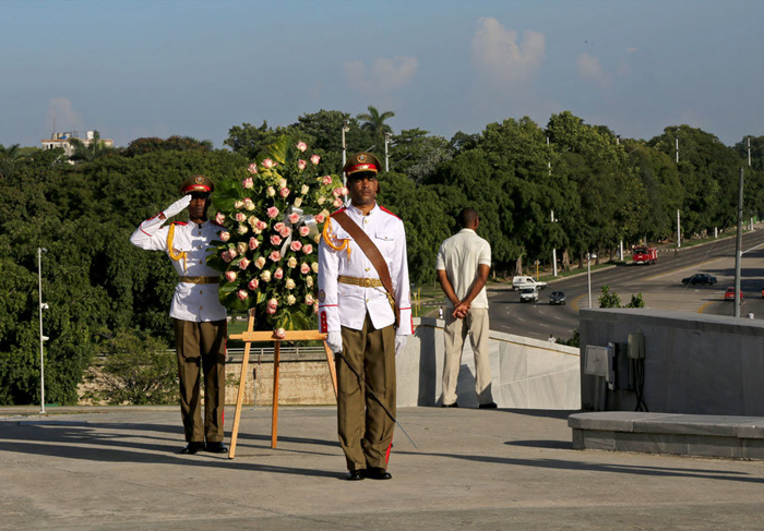 (تصاویر) سفر ظریف به کوبا و دیدار با رائول کاسترو