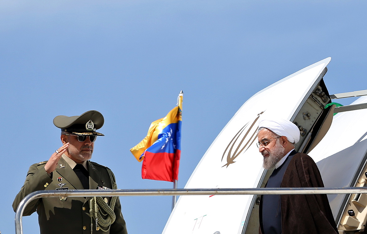 (تصاویر) ورود روحانی به ونزوئلا و دیدار با مادورو