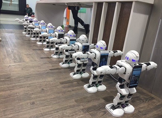 ربات‌ها در صف خرید آیفون 7+(تصاویر)