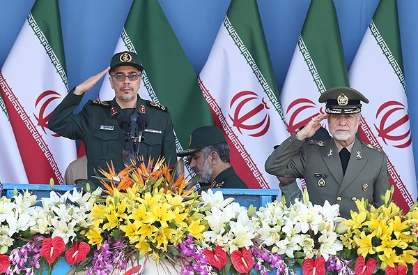 از نمایش S-300 و موشک عماد در تهران تا رژه جنگنده‌ها در خلیج فارس