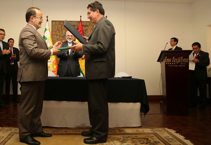 (تصاویر) اعطاء عالی‌ترین نشان بولیوی به ظریف