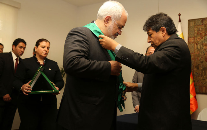 (تصاویر) اعطاء عالی‌ترین نشان بولیوی به ظریف