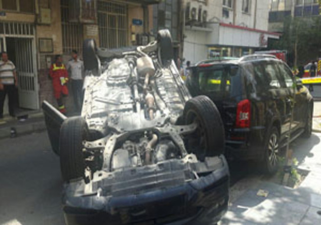 (تصاویر) واژگونی لکسوس در تهران
