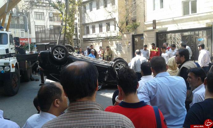 (تصاویر) واژگونی لکسوس در تهران