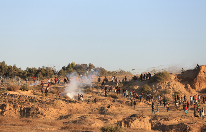 (تصاویر) حمله سربازان اسرائیل به جوانان در غزه