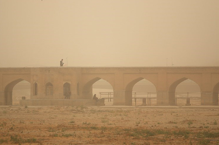 (تصاویر) هجوم گرد و غبار به اصفهان