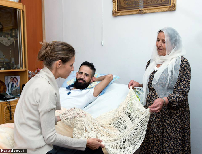 (تصاویر) عیادت همسر بشار اسد از مجروحان