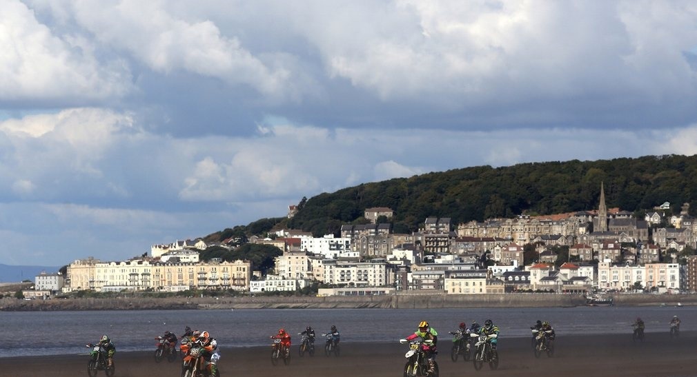 (تصاویر) معروف‌ترین مسابقات ساحلی موتورسواری دنیا