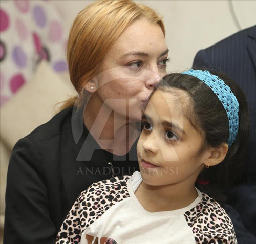 (تصاویر) دیدار ستاره هالیوود با پناهجویان