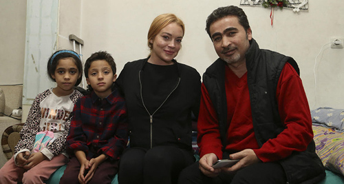 (تصاویر) دیدار ستاره هالیوود با پناهجویان
