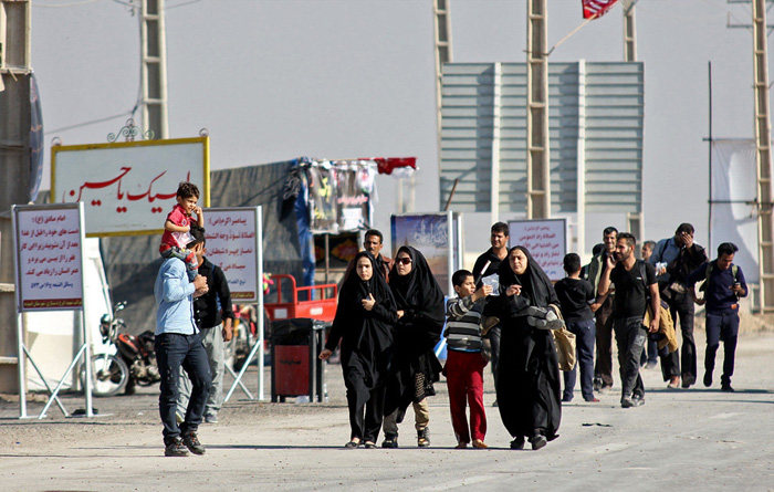 (تصاویر) زائران پیاده اربعین در مرز شلمچه