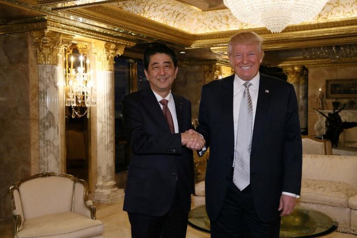 (تصاویر) اولین دیدار ترامپ با یک رهبر خارجی