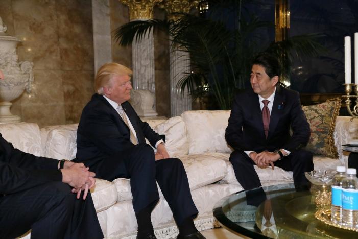 (تصاویر) اولین دیدار ترامپ با یک رهبر خارجی