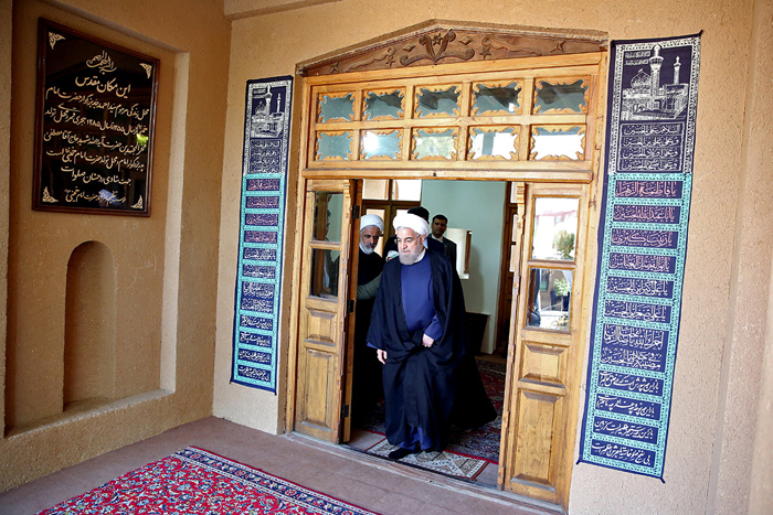 (تصاویر) روحانی در بیت امام(ره) در خمین