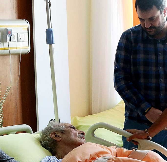 (تصاویر) منصور پورحیدری در بستر بیماری