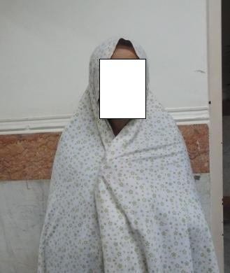 (عکس) دستگیری مرد زنانه‌پوش در امامزاده