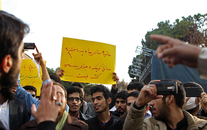 (تصاویر) حضور مجید انصاری در دانشگاه حاشیه ساز شد