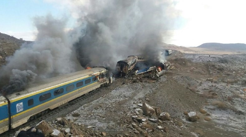 8کشته و 15 مجروح در برخورد دو قطار در سمنان