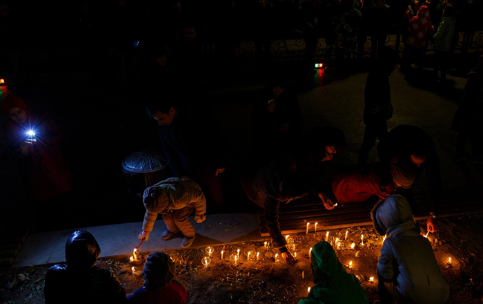 (تصاویر) مردم تبریز به یاد حادثه‌دیدگان قطار