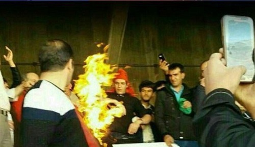 پرچم پرسپولیس را در تبریز آتش زدند