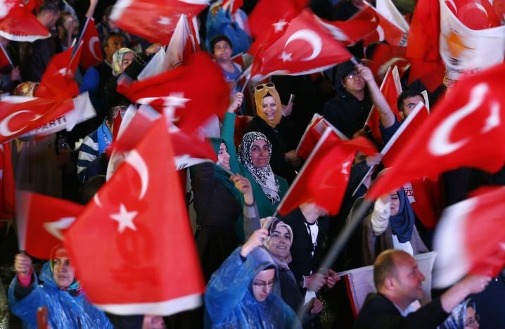 (تصاویر) شادی مردم ترکیه پس از همه‌پرسی