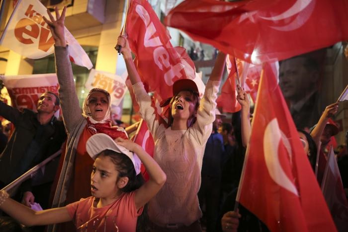 (تصاویر) شادی مردم ترکیه پس از همه‌پرسی