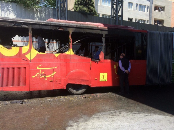 (عکس) اتوبوس بی‌آرتی در پارک‌وی آتش گرفت