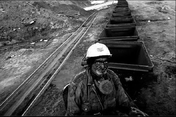 زغال‌ها خاک می‌خورند کارگران گرسنگی