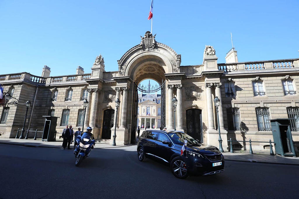 (تصاویر) پژویی که رئیس جمهور فرانسه سوار شد