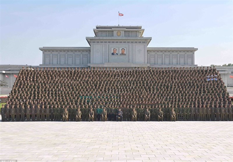 عکس یادگاری رهبر کره شمالی با ارتش آینده