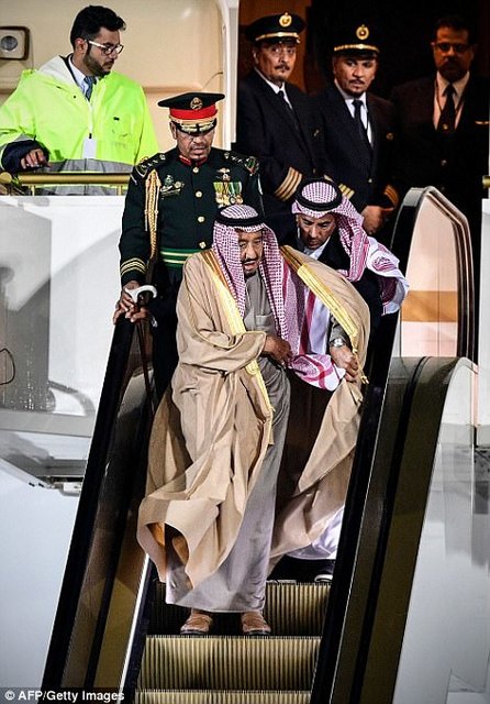 (تصاویر) ریخت و پاش شاه سعودی در روسیه!