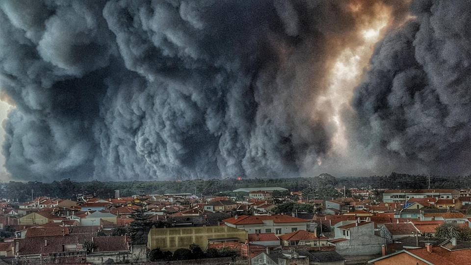 تصویری عجیب از آتش‌سوزی پرتغال