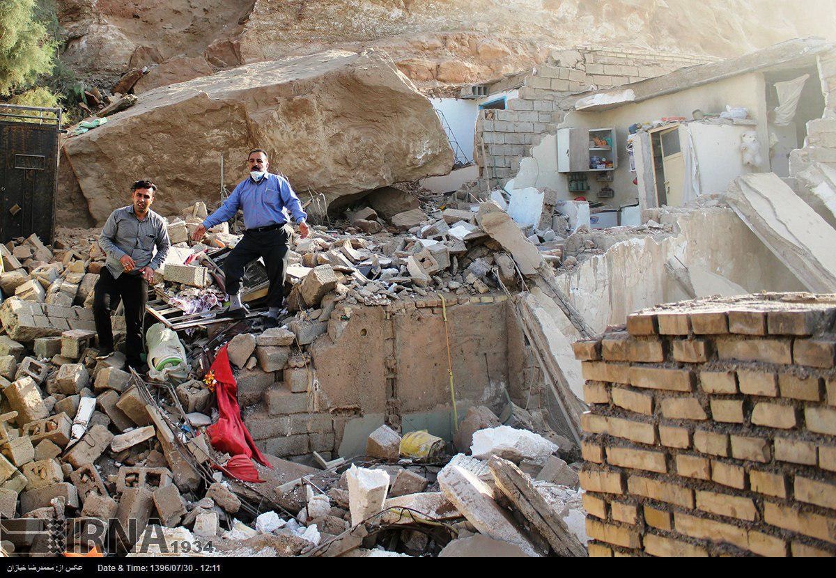 تصویری از سقوط صخره‌ روی ۲ خانه در اهواز