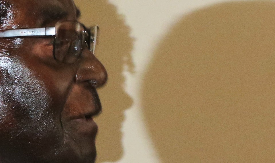 رابرت موگابه و سرباز زدن از کناره‌گیری