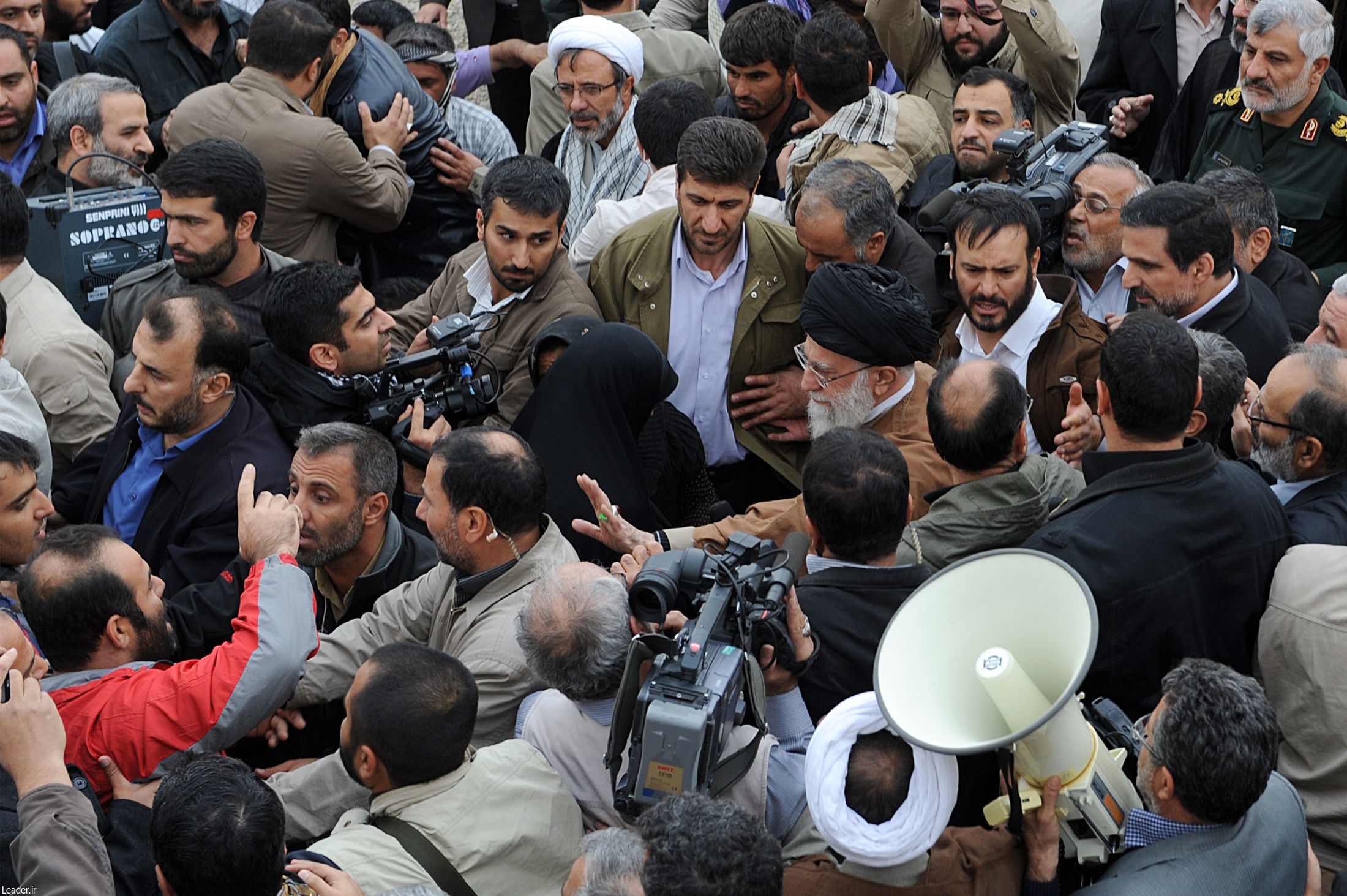 تفسیر ضرغامی از عکس متفاوت رهبر انقلاب در کرمانشاه